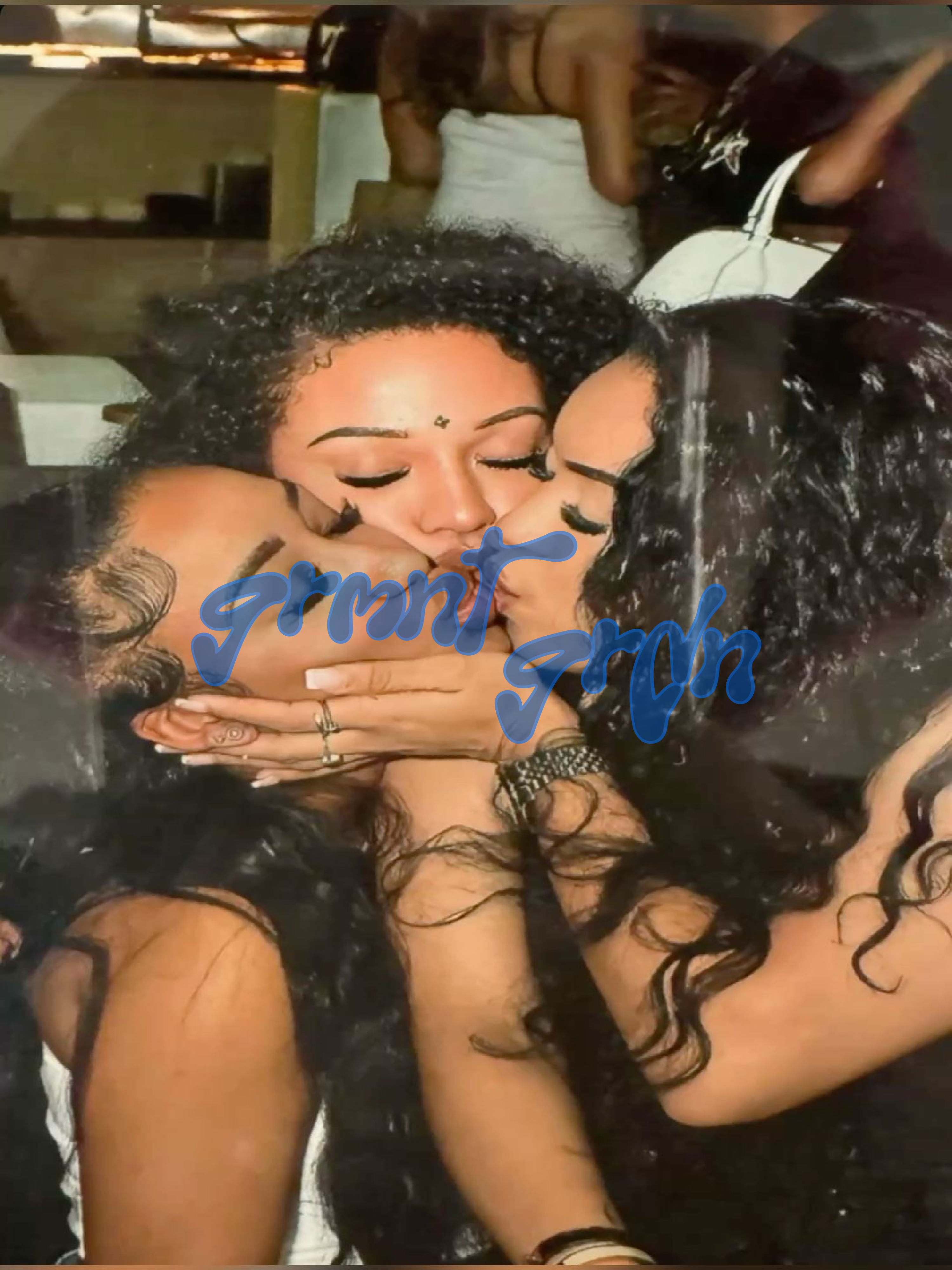 3 Girls Kissing Poster